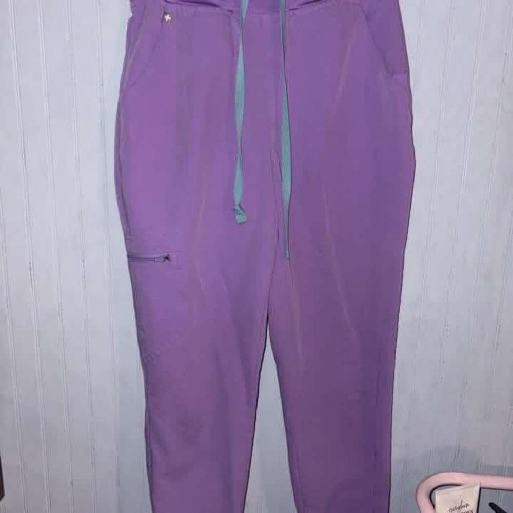 FIGS Purple Drawstring Scrub Pants with Mint Tie. FIGS V-neck scrub top
